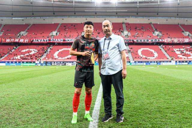 JRS直播网-武磊胸口剧痛出战世预赛存疑 疑胸部第8肋骨受伤