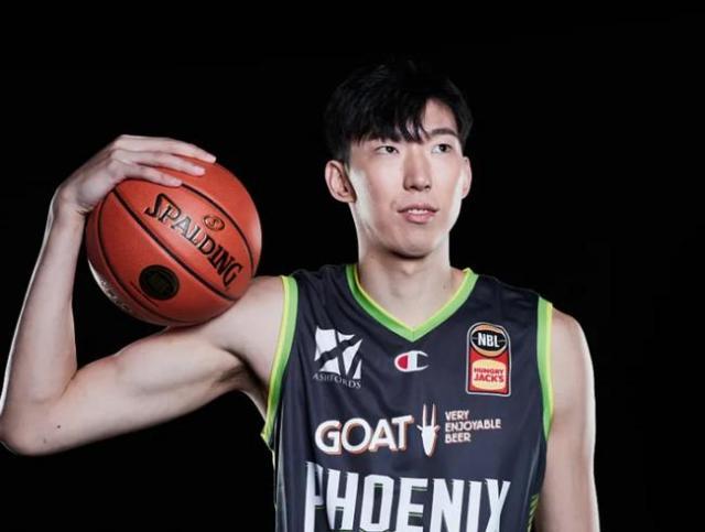 JRS直播吧-周琦季前赛首秀可圈可点 积极融入球队拥抱新生活