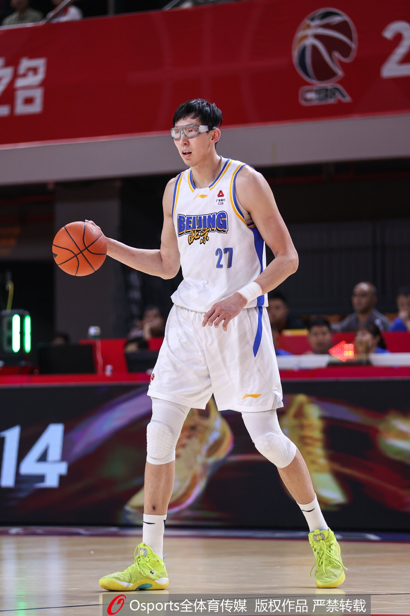 JRS直播吧-大魔王统治攻防！周琦8中5砍下18分8板2断4帽 罚球12中8